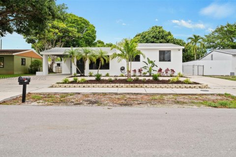 House in Fort Lauderdale, Florida 3 bedrooms, 106.65 sq.m. № 2063262