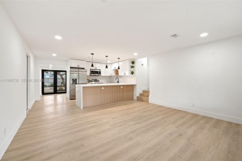 House in Fort Lauderdale, Florida 3 bedrooms, 106.65 sq.m. № 2063262 - photo 8