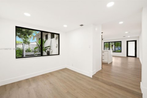 House in Fort Lauderdale, Florida 3 bedrooms, 106.65 sq.m. № 2063262 - photo 13