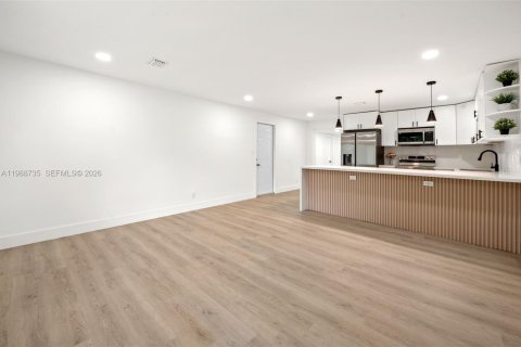 House in Fort Lauderdale, Florida 3 bedrooms, 106.65 sq.m. № 2063262 - photo 7