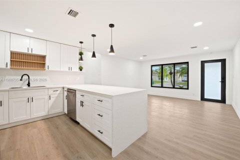 House in Fort Lauderdale, Florida 3 bedrooms, 106.65 sq.m. № 2063262 - photo 6