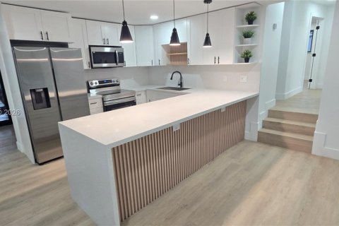 House in Fort Lauderdale, Florida 3 bedrooms, 106.65 sq.m. № 2063262 - photo 9