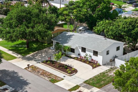 House in Fort Lauderdale, Florida 3 bedrooms, 106.65 sq.m. № 2063262 - photo 4