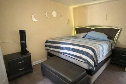 House in Hollywood, Florida 3 bedrooms, 105.54 sq.m. № 2011288 - photo 2