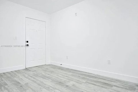 Apartment in Miami, Florida 2 bedrooms № 2065254 - photo 3