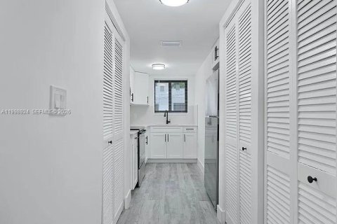 Apartment in Miami, Florida 2 bedrooms № 2065254 - photo 10