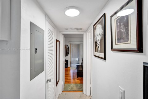 Condo in Deerfield Beach, Florida, 1 bedroom  № 1872314 - photo 13