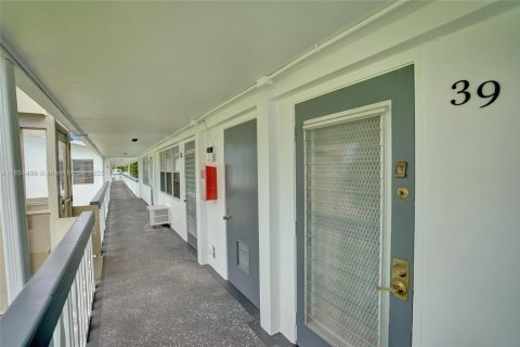 Condo in Deerfield Beach, Florida, 1 bedroom  № 1872314 - photo 25
