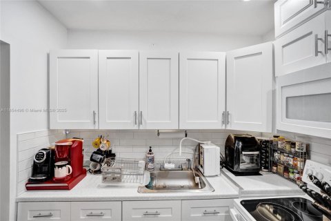 Condo in Deerfield Beach, Florida, 1 bedroom  № 1872314 - photo 10
