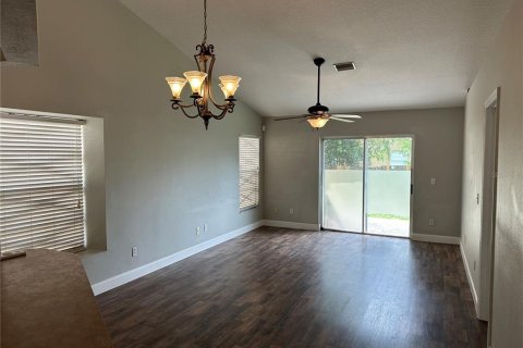 House in Orlando, Florida 3 bedrooms, 107.4 sq.m. № 1793562 - photo 2
