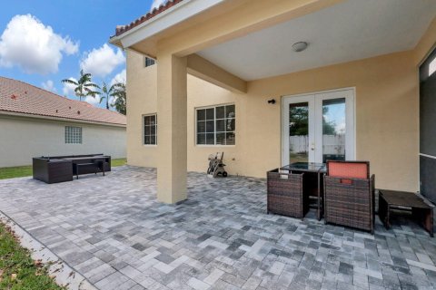 Villa ou maison à louer à West Palm Beach, Floride: 3 chambres, 176.51 m2 № 1207756 - photo 1