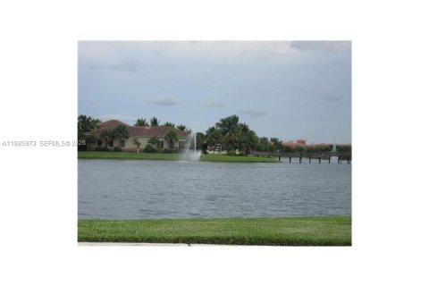 Condo in Miramar, Florida, 1 bedroom  № 2047602 - photo 4