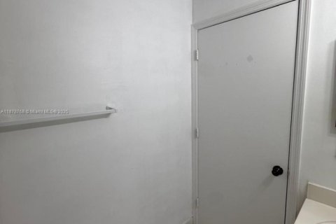Condo in Homestead, Florida, 2 bedrooms  № 1927661 - photo 10