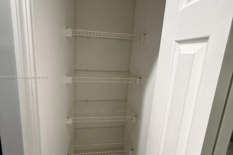 Condo in Homestead, Florida, 2 bedrooms  № 1927661 - photo 5