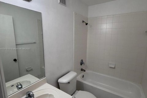 Condo in Homestead, Florida, 2 bedrooms  № 1927661 - photo 8