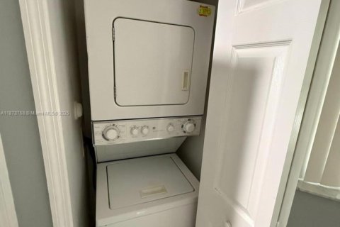 Condo in Homestead, Florida, 2 bedrooms  № 1927661 - photo 7