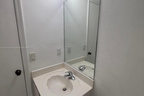 Condo in Homestead, Florida, 2 bedrooms  № 1927661 - photo 11