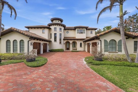 House in Windermere, Florida 3 bedrooms, 579.34 sq.m. № 2096789
