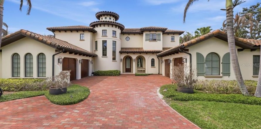 House in Windermere, Florida 3 bedrooms, 579.34 sq.m. № 2096789