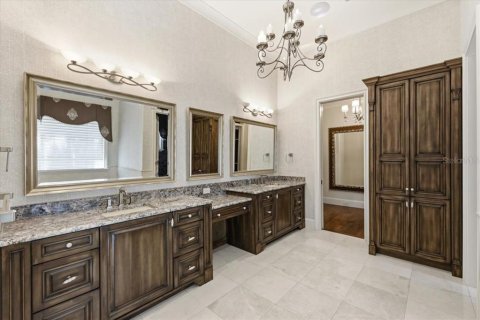 House in Windermere, Florida 3 bedrooms, 579.34 sq.m. № 2096789 - photo 12