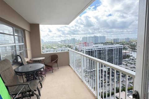 Condo in Hallandale Beach, Florida, 3 bedrooms  № 1992174 - photo 8