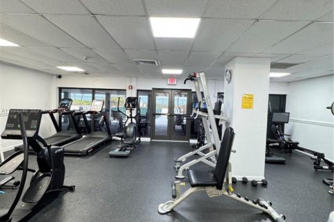 Condo in Hallandale Beach, Florida, 3 bedrooms  № 1992174 - photo 30