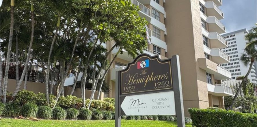 Condo in Hallandale Beach, Florida, 3 bedrooms  № 1992174