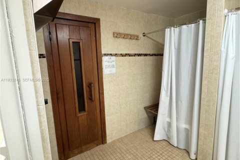 Condo in Hallandale Beach, Florida, 3 bedrooms  № 1992174 - photo 28