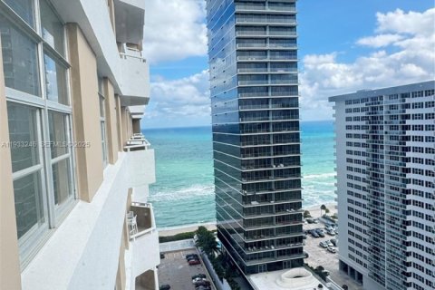Condo in Hallandale Beach, Florida, 3 bedrooms  № 1992174 - photo 6