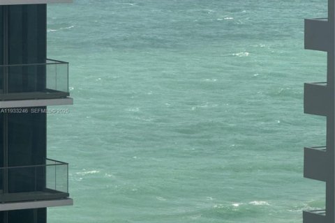 Condo in Hallandale Beach, Florida, 3 bedrooms  № 1992174 - photo 17