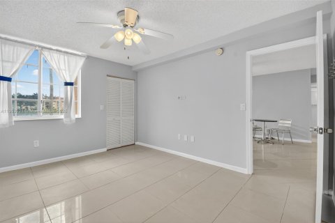 Купить кондоминиум в Мирамар, Флорида 3 спальни, 104.52м2, № 1970337 - фото 12