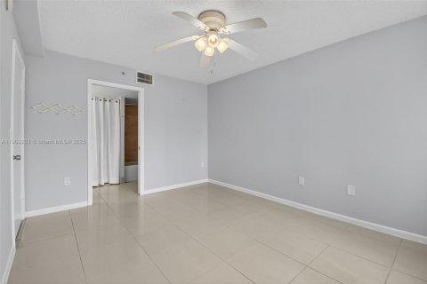 Купить кондоминиум в Мирамар, Флорида 3 спальни, 104.52м2, № 1970337 - фото 13