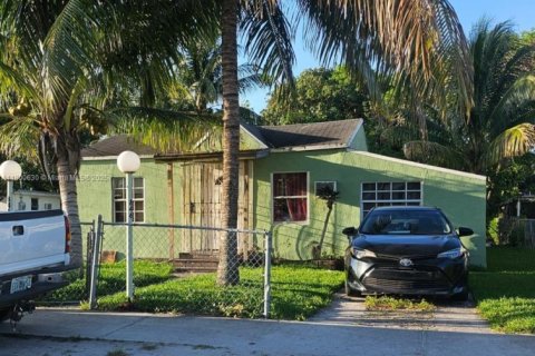 Casa en venta en Miami, Florida, 3 dormitorios, 80.36 m2 № 1696862 - foto 1
