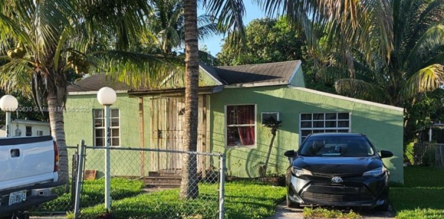 Casa en Miami, Florida 3 dormitorios, 80.36 m2 № 1696862