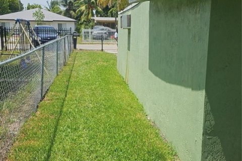 Casa en venta en Miami, Florida, 3 dormitorios, 80.36 m2 № 1696862 - foto 5