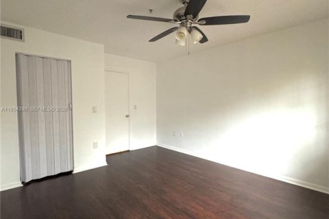 Снять в аренду кондоминиум в Коконат Крик, Флорида 2 спальни, 89.84м2, № 2011902 - фото 16