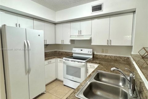 Снять в аренду кондоминиум в Коконат Крик, Флорида 2 спальни, 89.84м2, № 2011902 - фото 9