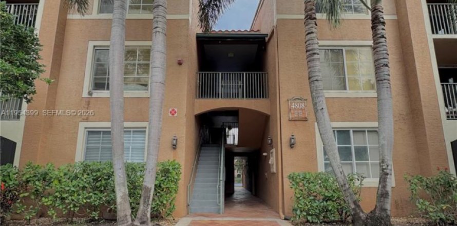 Кондоминиум с 2 спальнями в Коконат Крик, Флорида № 2011902