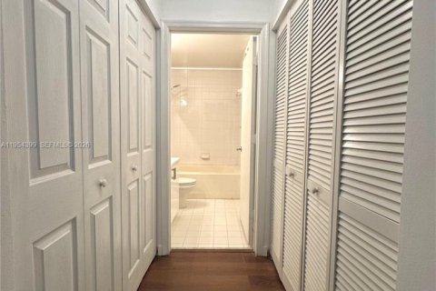 Снять в аренду кондоминиум в Коконат Крик, Флорида 2 спальни, 89.84м2, № 2011902 - фото 11