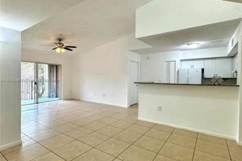 Снять в аренду кондоминиум в Коконат Крик, Флорида 2 спальни, 89.84м2, № 2011902 - фото 2