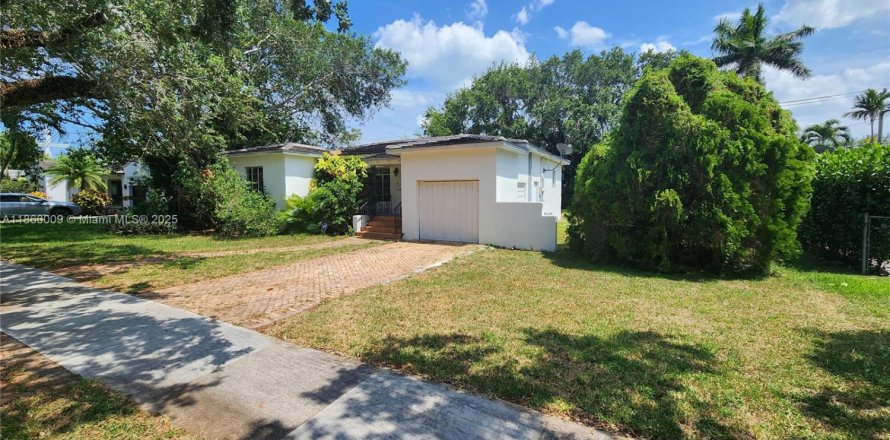 Villa ou maison à Miami Shores, Floride 2 chambres, 107.77 m2 № 1889965