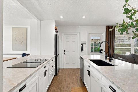 Villa ou maison à vendre à Tampa, Floride: 4 chambres, 143.81 m2 № 2419989 - photo 14