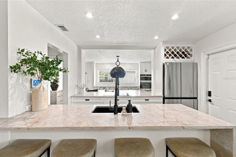 Villa ou maison à vendre à Tampa, Floride: 4 chambres, 143.81 m2 № 2419989 - photo 16