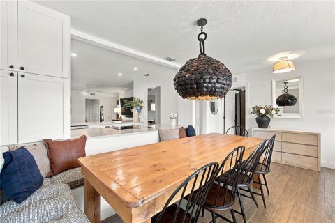 Villa ou maison à vendre à Tampa, Floride: 4 chambres, 143.81 m2 № 2419989 - photo 9