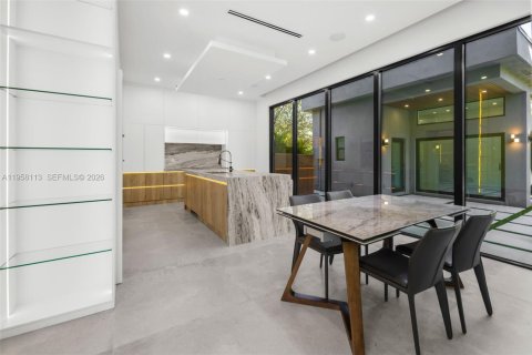 Купить виллу или дом в Майами, Флорида 5 спален, 308.53м2, № 2023258 - фото 12