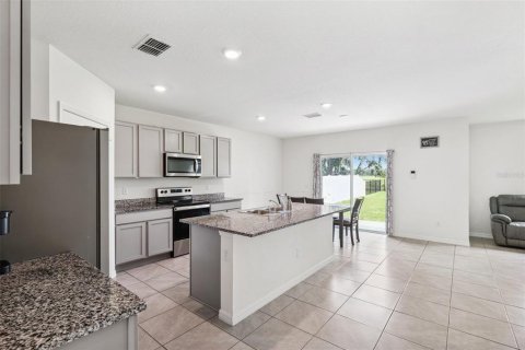 House in Wesley Chapel, Florida 4 bedrooms, 220.27 sq.m. № 1786330 - photo 3