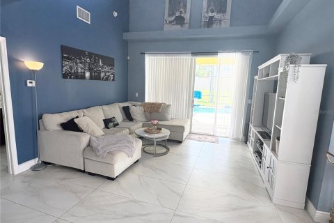 House in Haines City, Florida 5 bedrooms, 254.46 sq.m. № 2104932 - photo 19