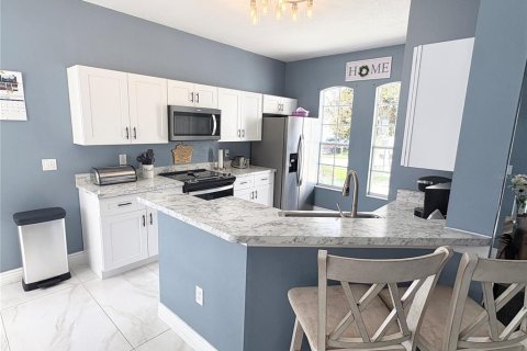 House in Haines City, Florida 5 bedrooms, 254.46 sq.m. № 2104932 - photo 6
