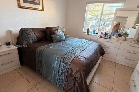 House in Miami, Florida 3 bedrooms, 169.55 sq.m. № 1994501 - photo 11