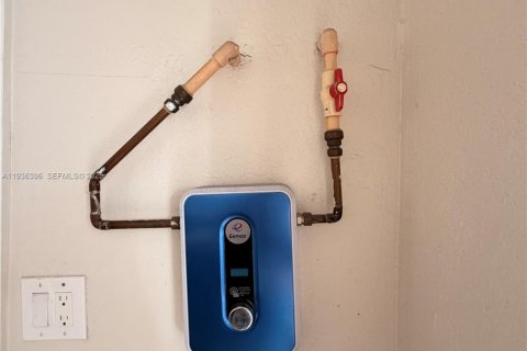 House in Miami, Florida 3 bedrooms, 169.55 sq.m. № 1994501 - photo 17